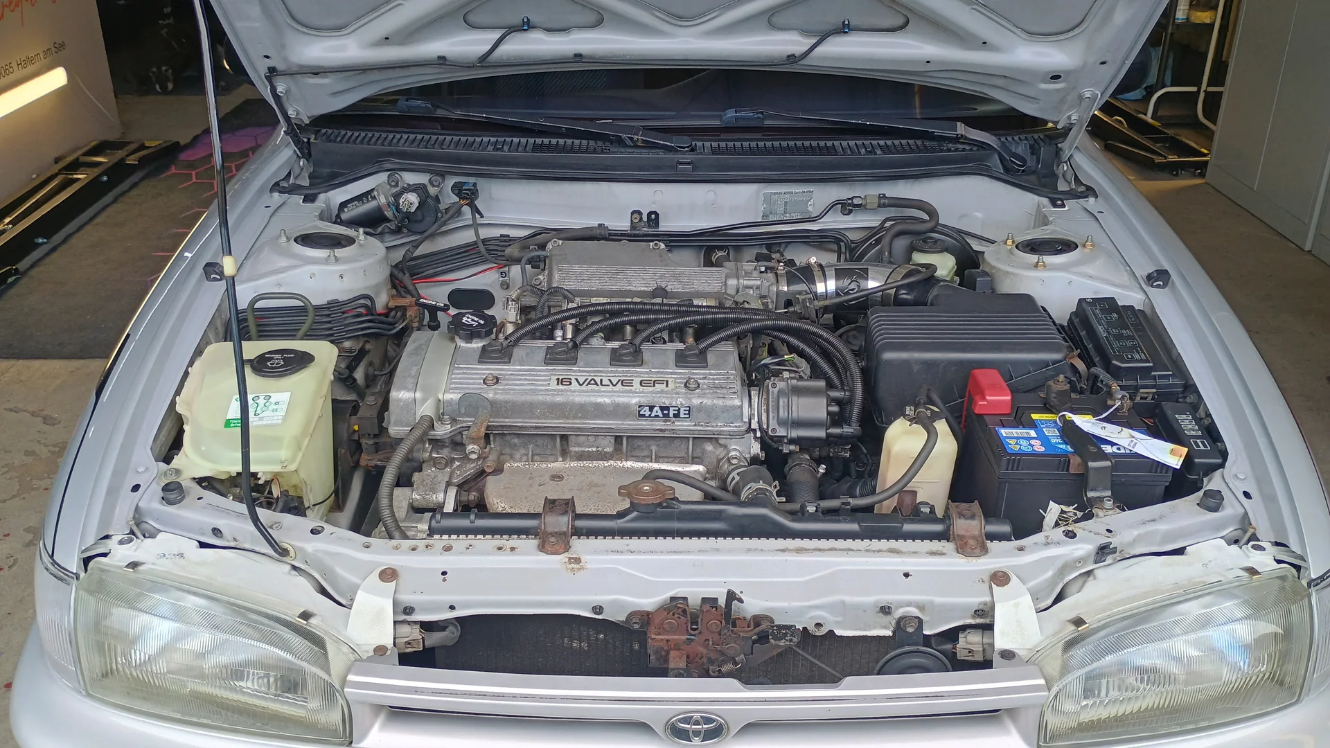 Toyota-Motorraum – nach der Reinigung